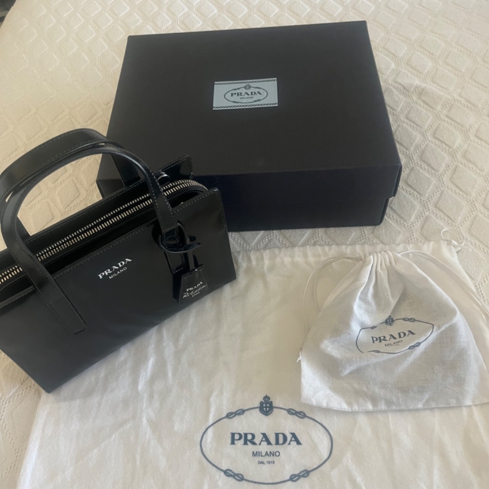 Prada 1995 Re-Edition leather Handbag - Picture 4 of 4